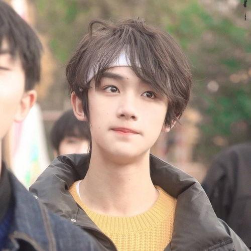 路人爆料丁程鑫视频,路人视角下的青春风采